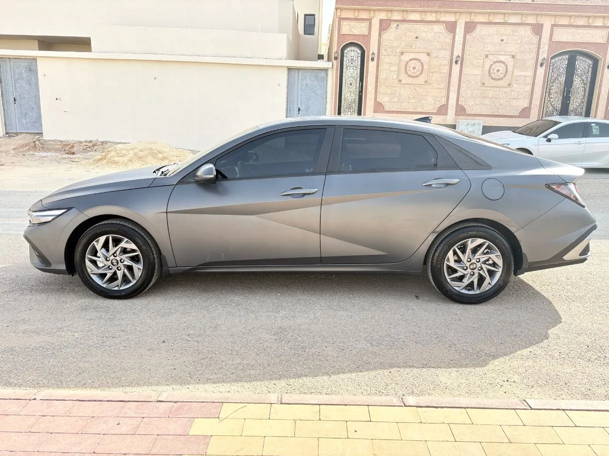 Car image 8