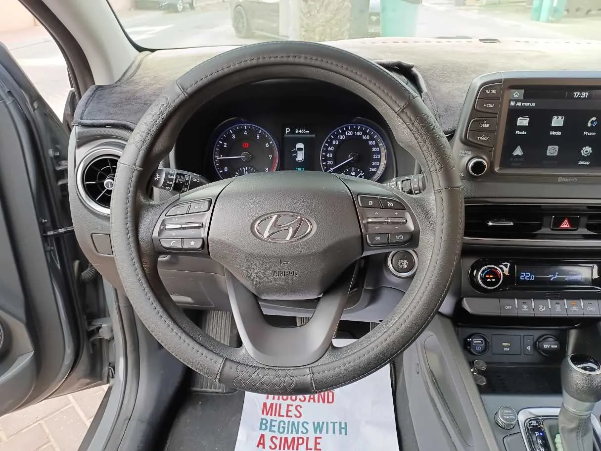 Car image 14