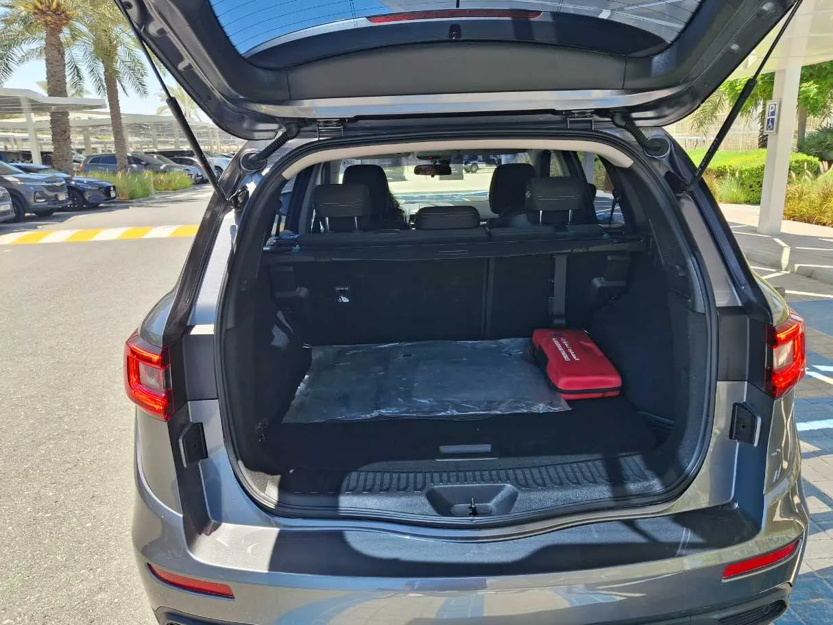 Car image 18