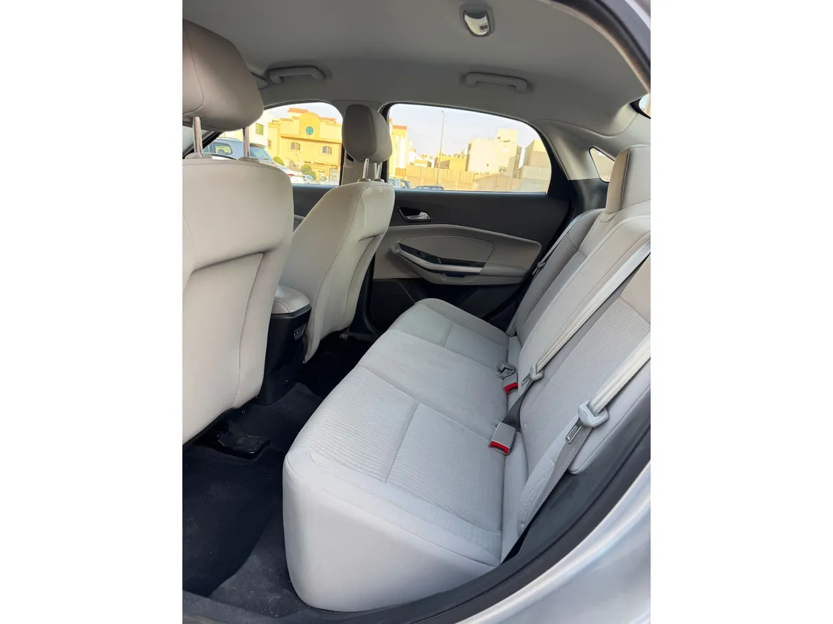 Car image 13