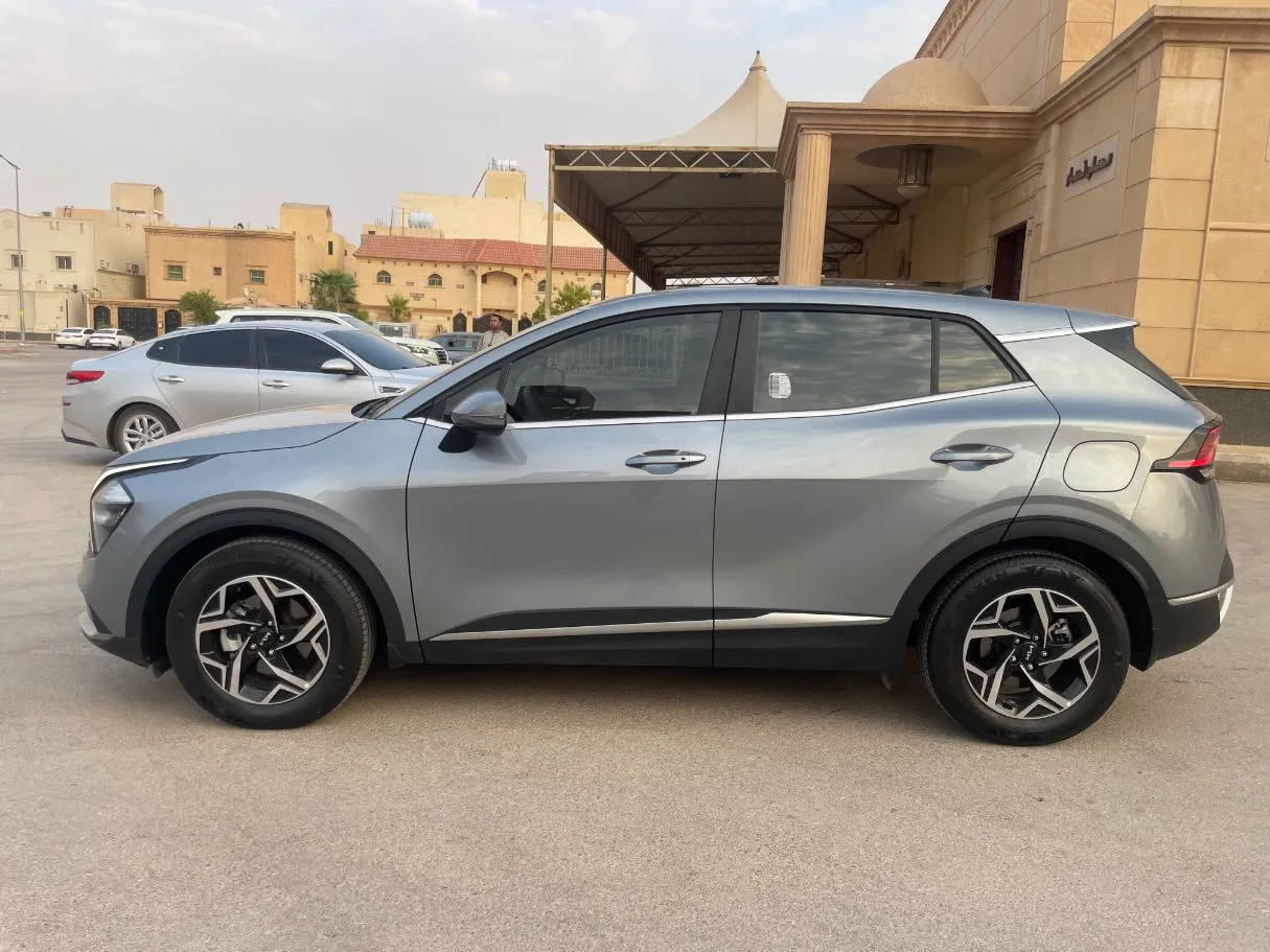 Car image 8