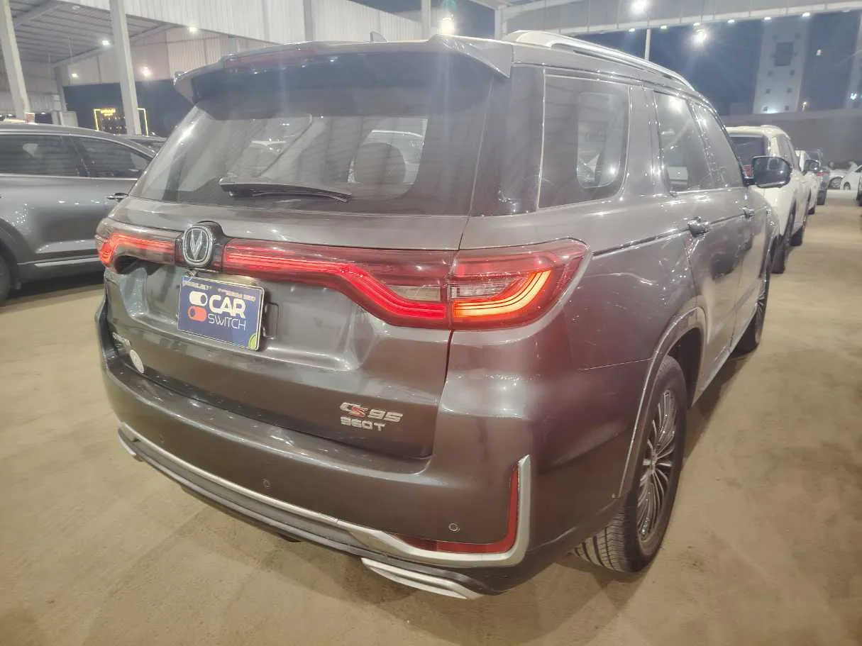 Car image 5