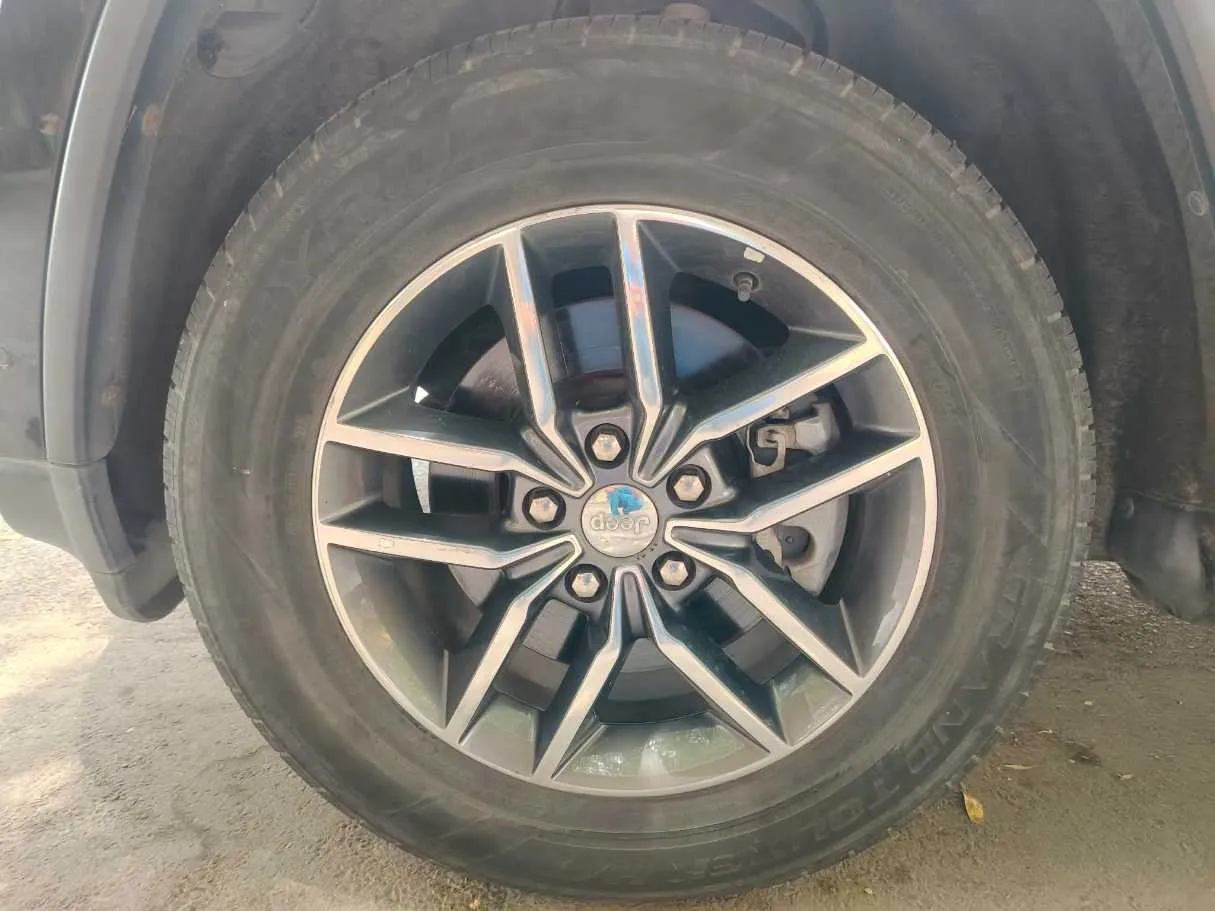 Car image 10