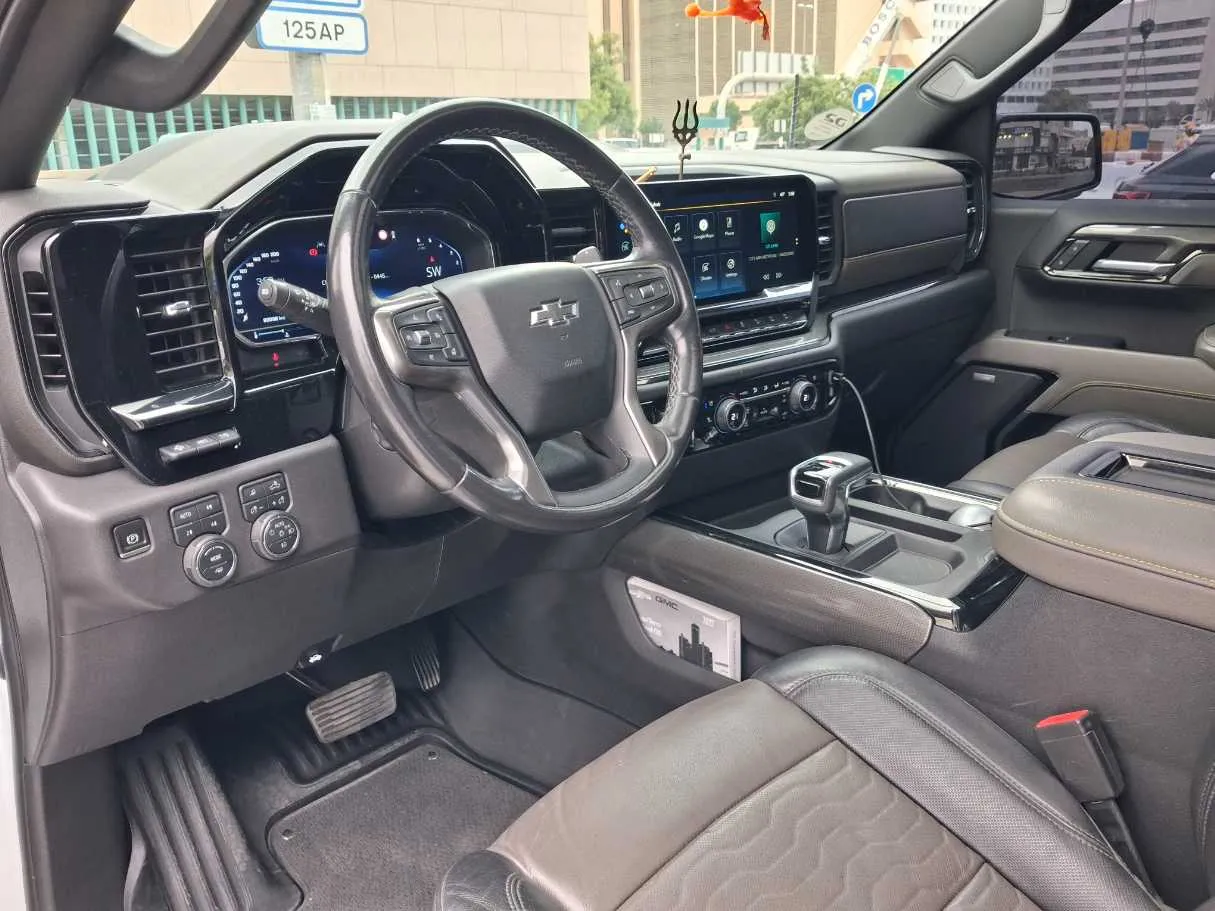 Car image 11