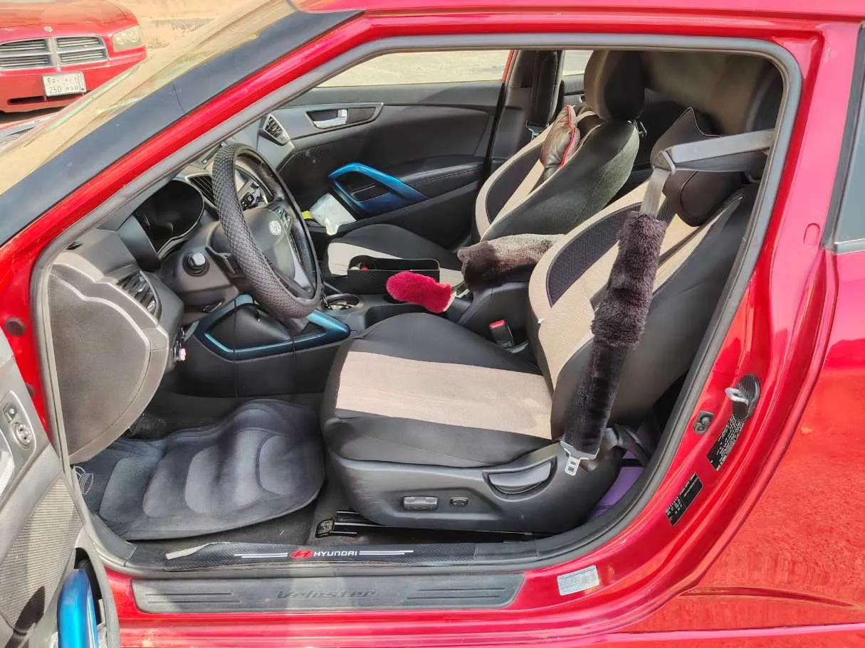 Car image 12