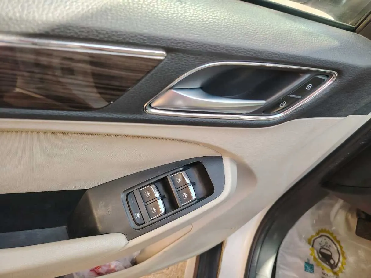 Car image 43