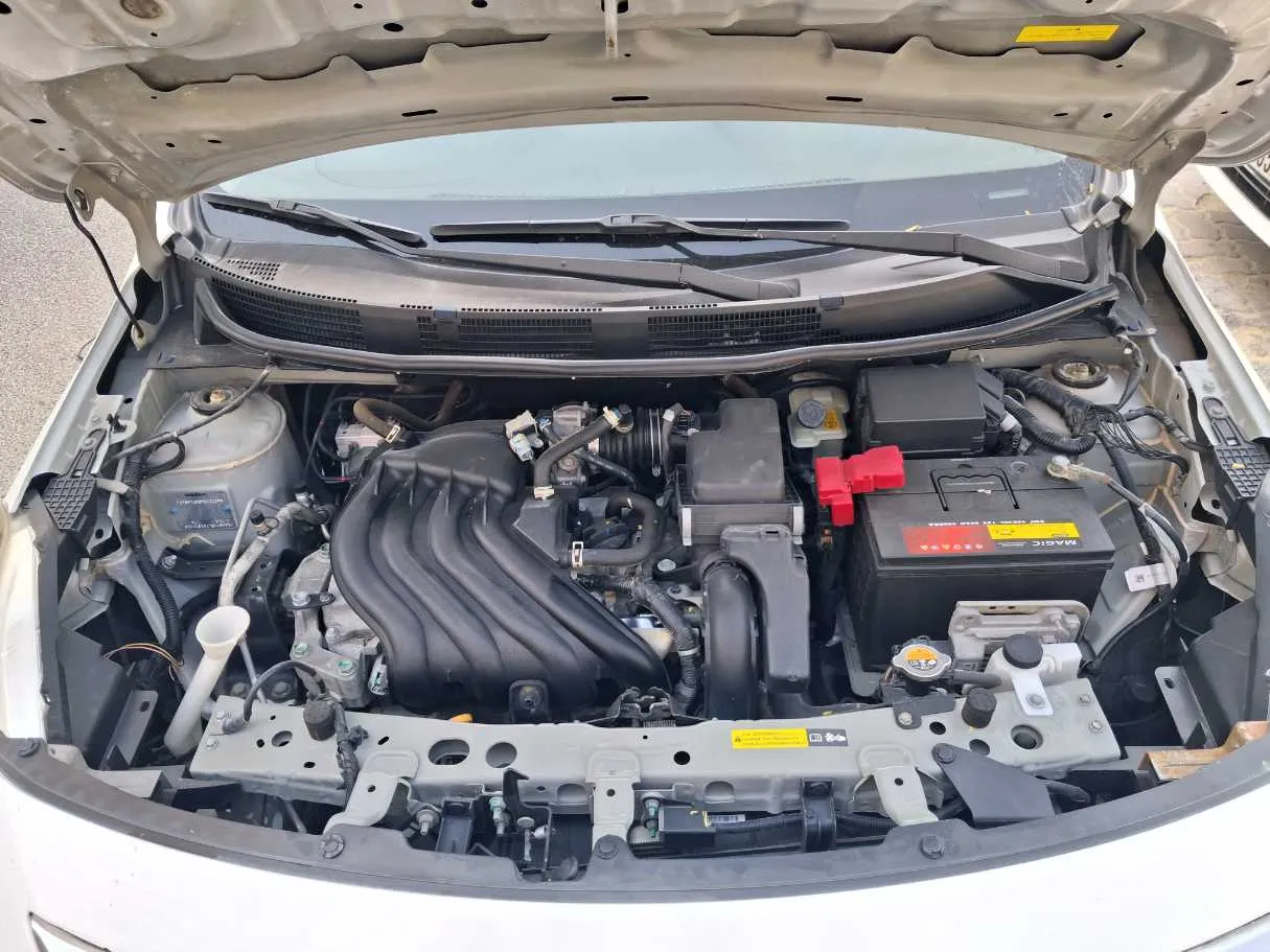 Car image 13