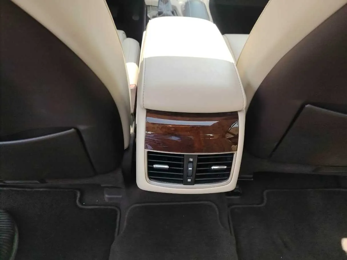 Car image 35