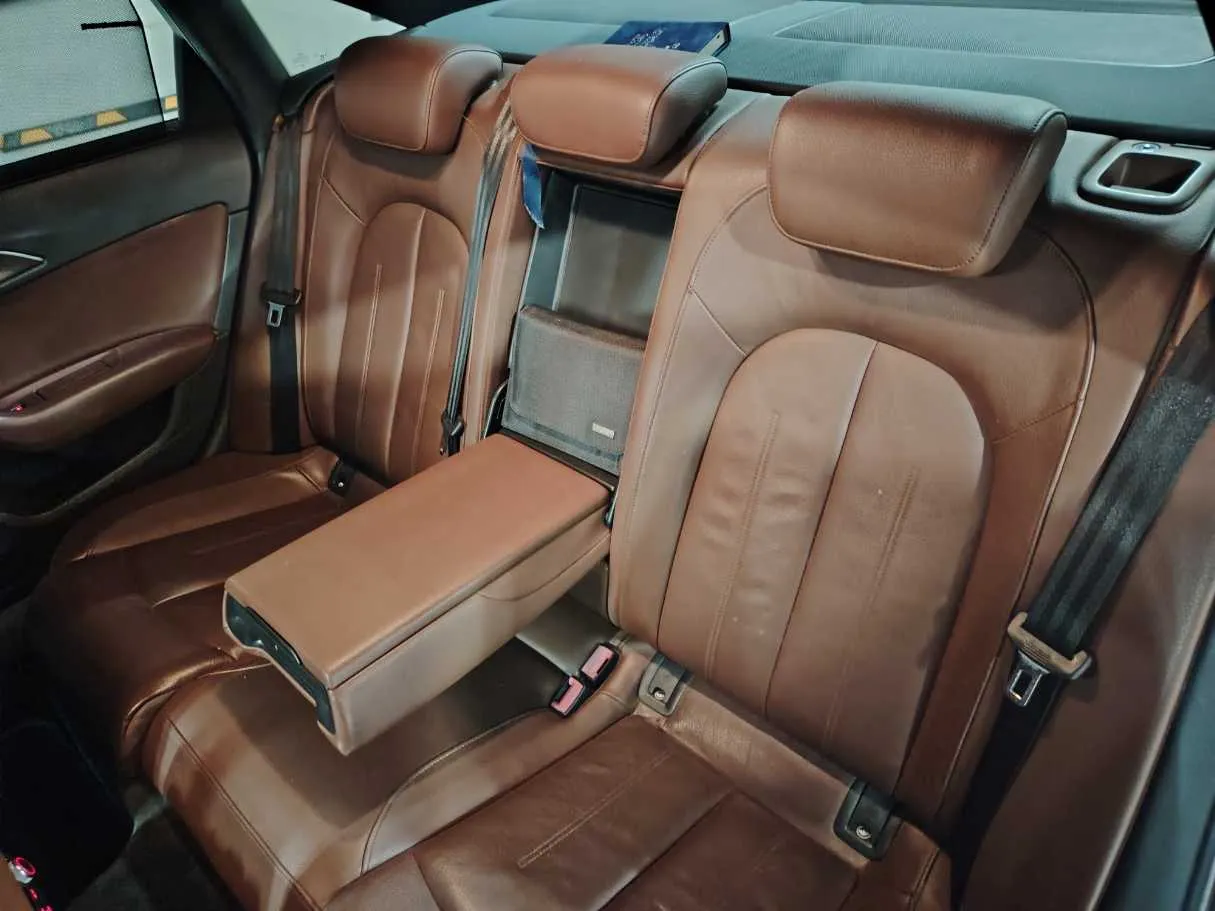 Car image 16