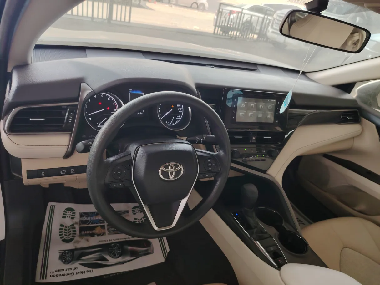 Car image 14