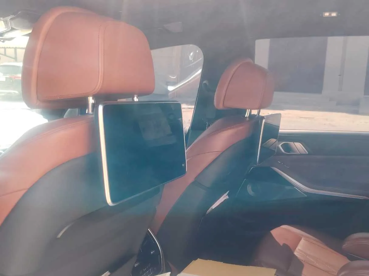 Car image 13