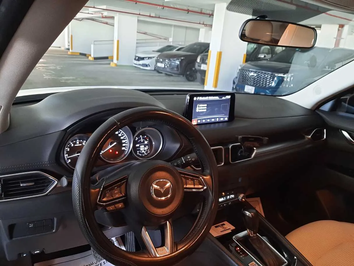 Car image 11