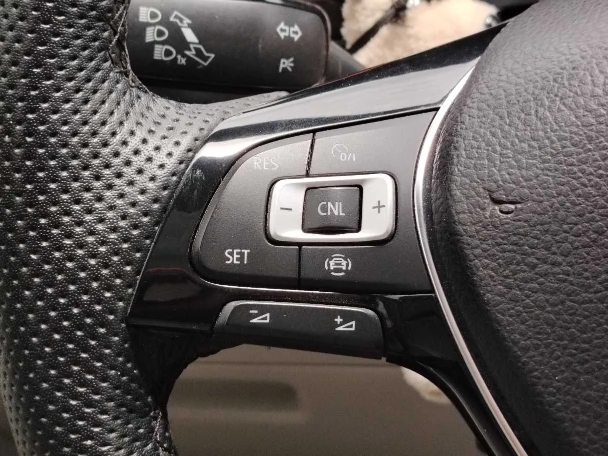Car image 32