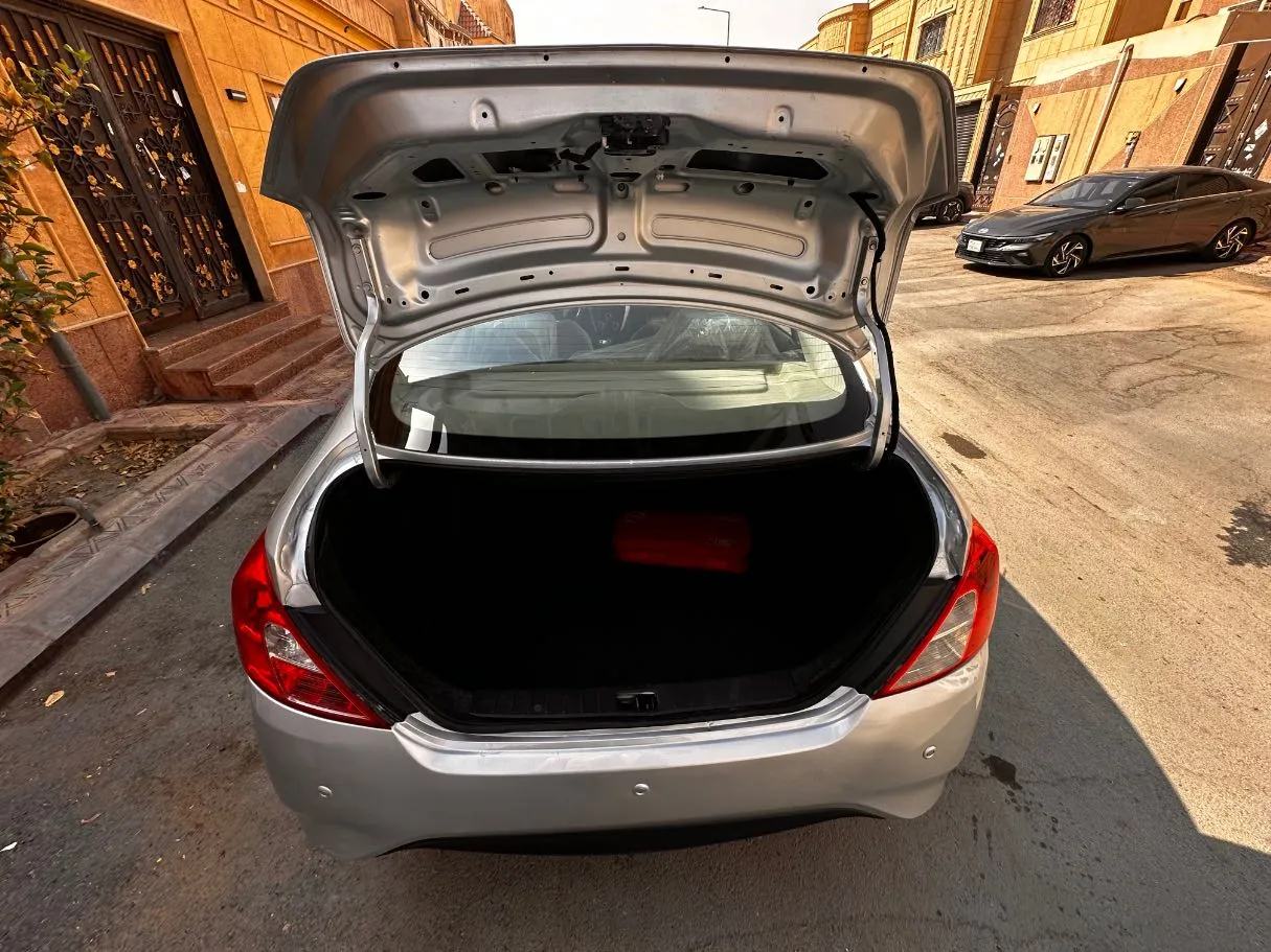 Car image 23