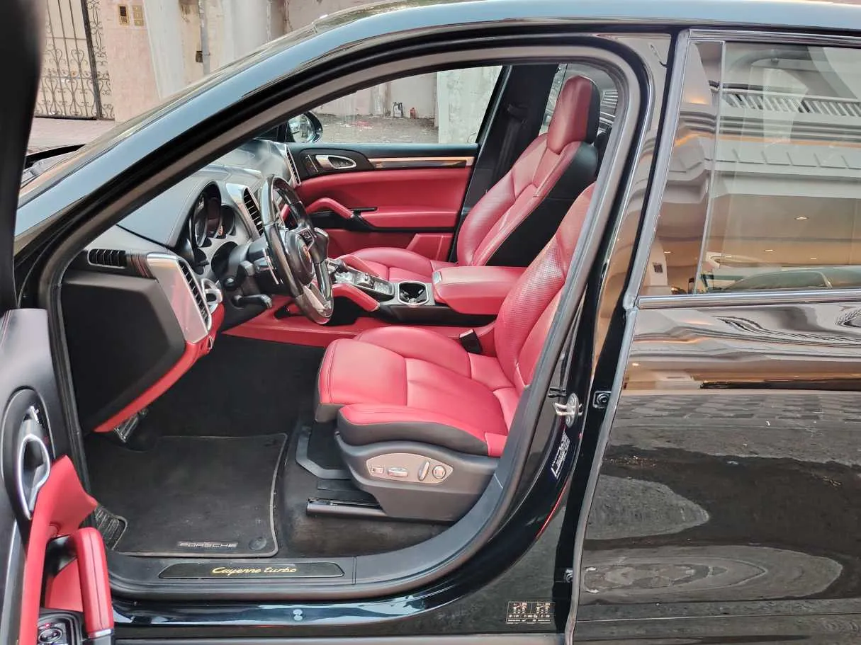 Car image 13