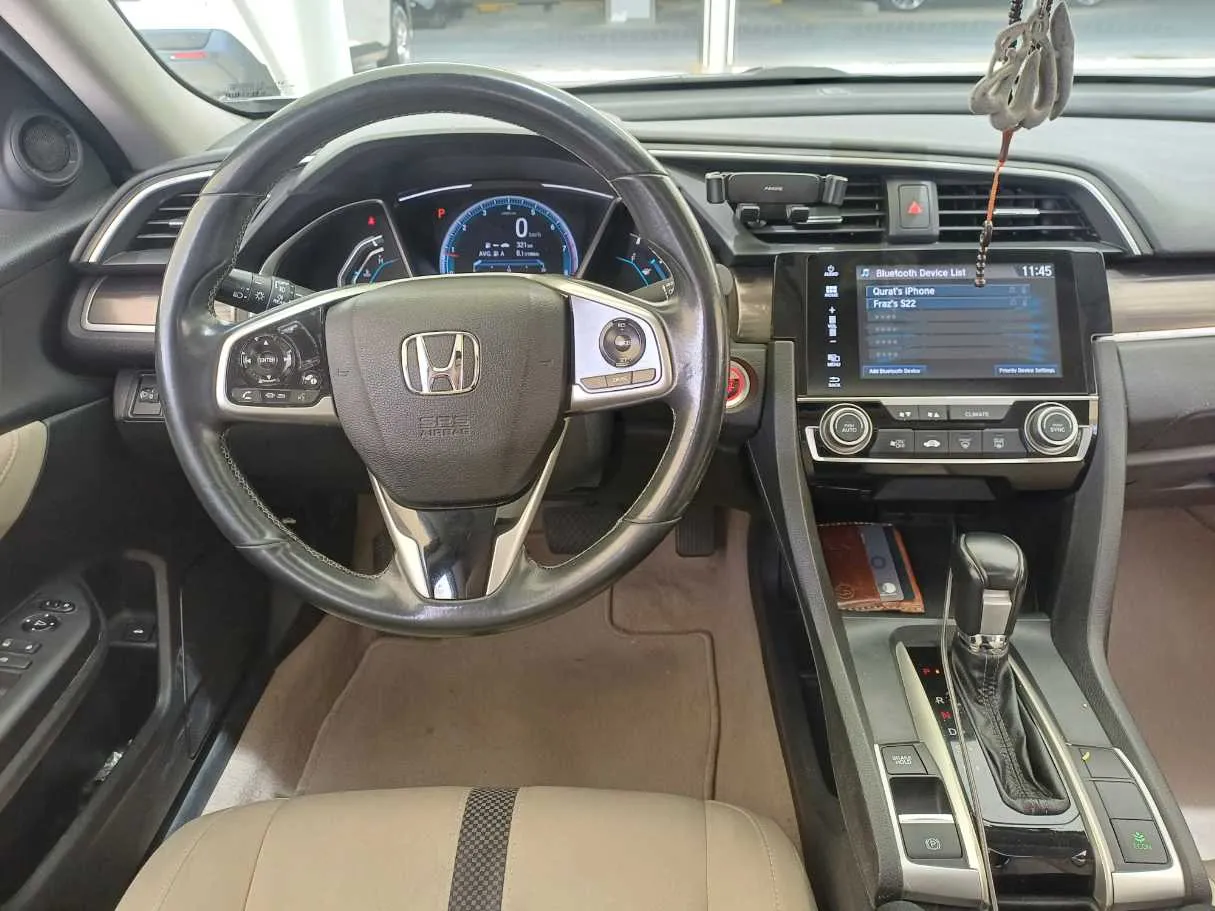 Car image 17