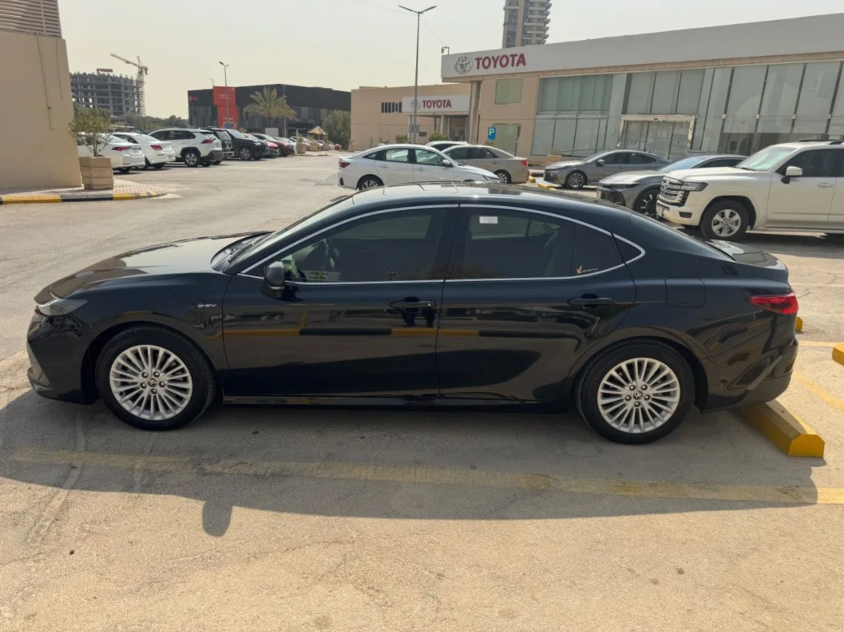 Car image 8