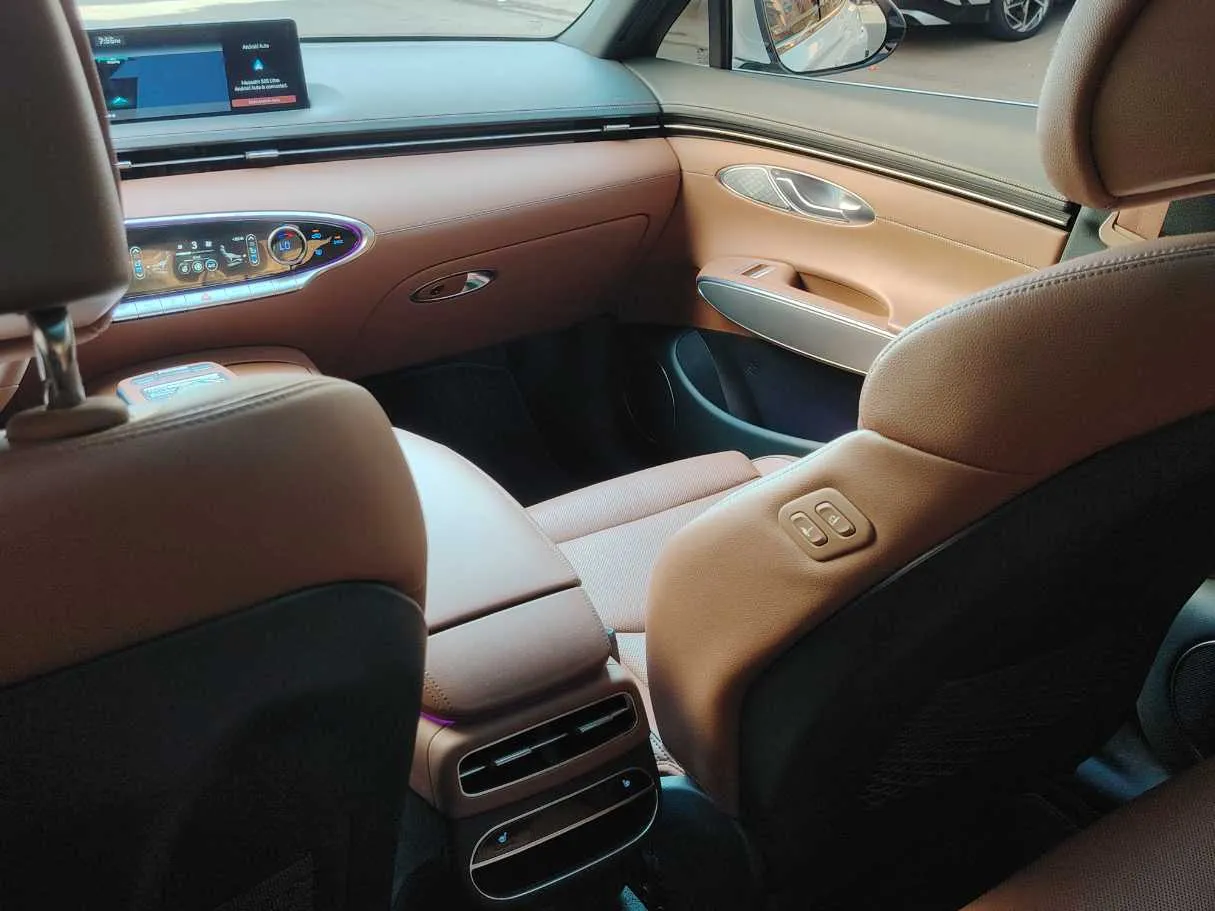 Car image 32