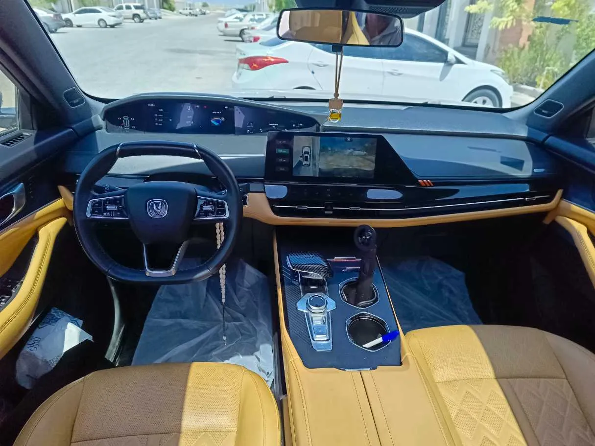 Car image 24