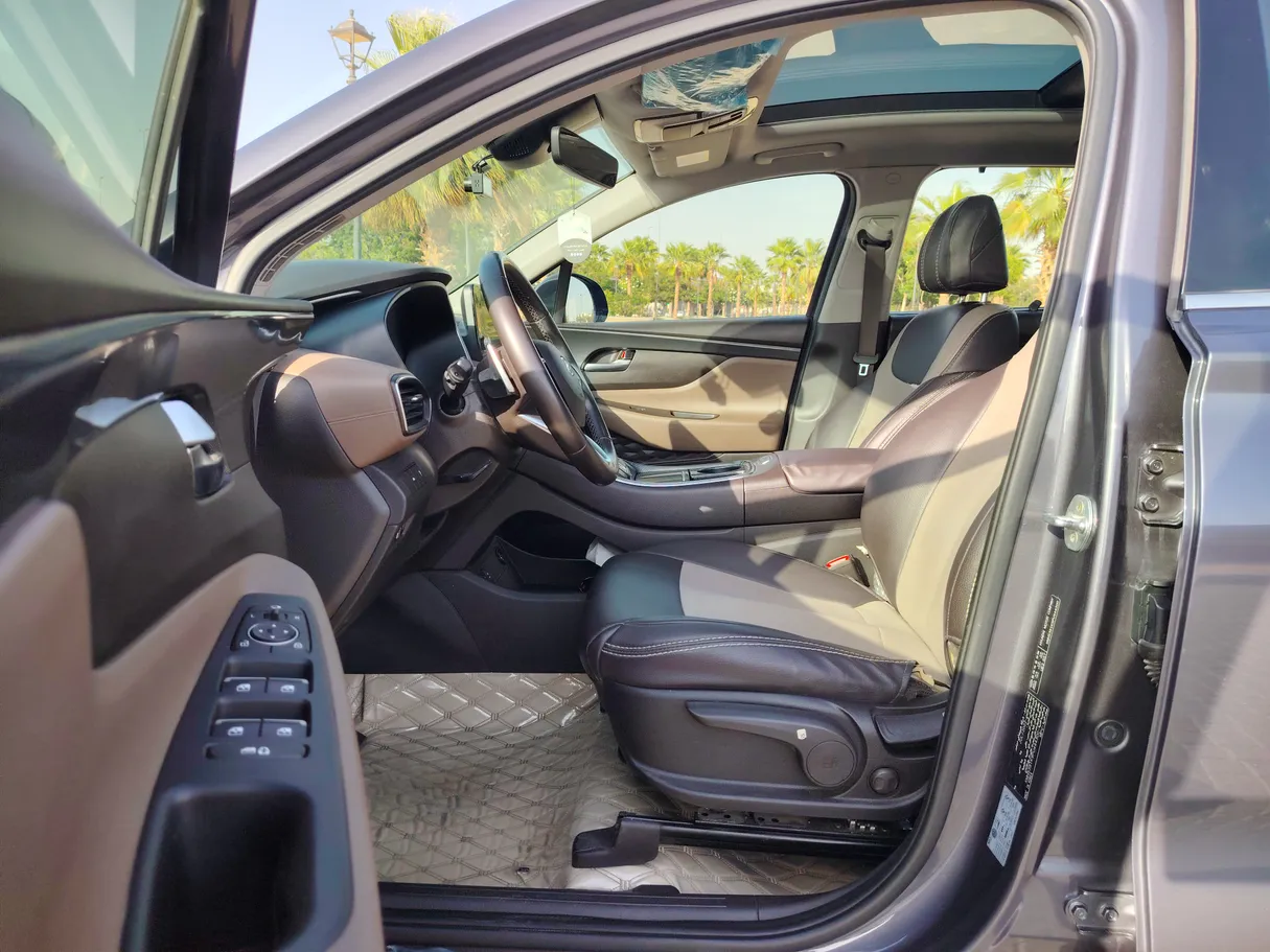 Car image 11