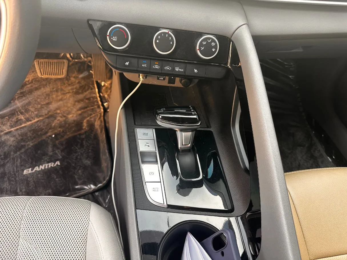 Car image 17
