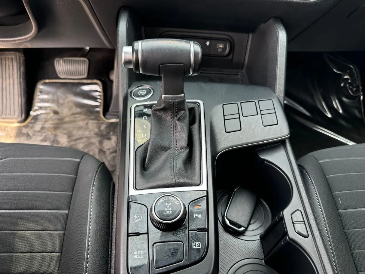 Car image 18