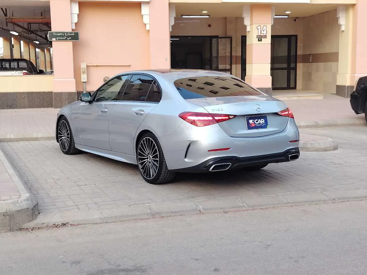 Car image 8