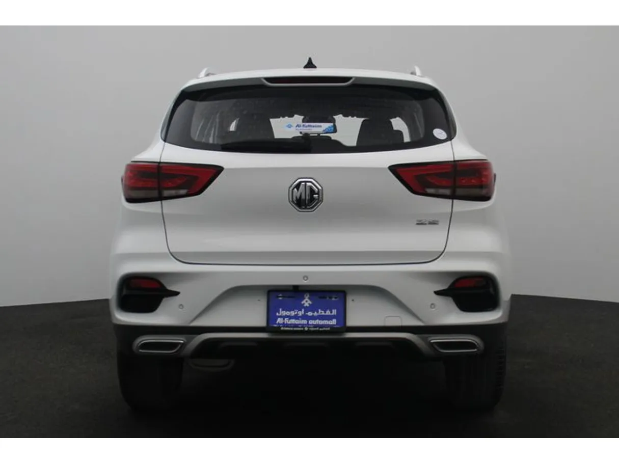 Car image 12