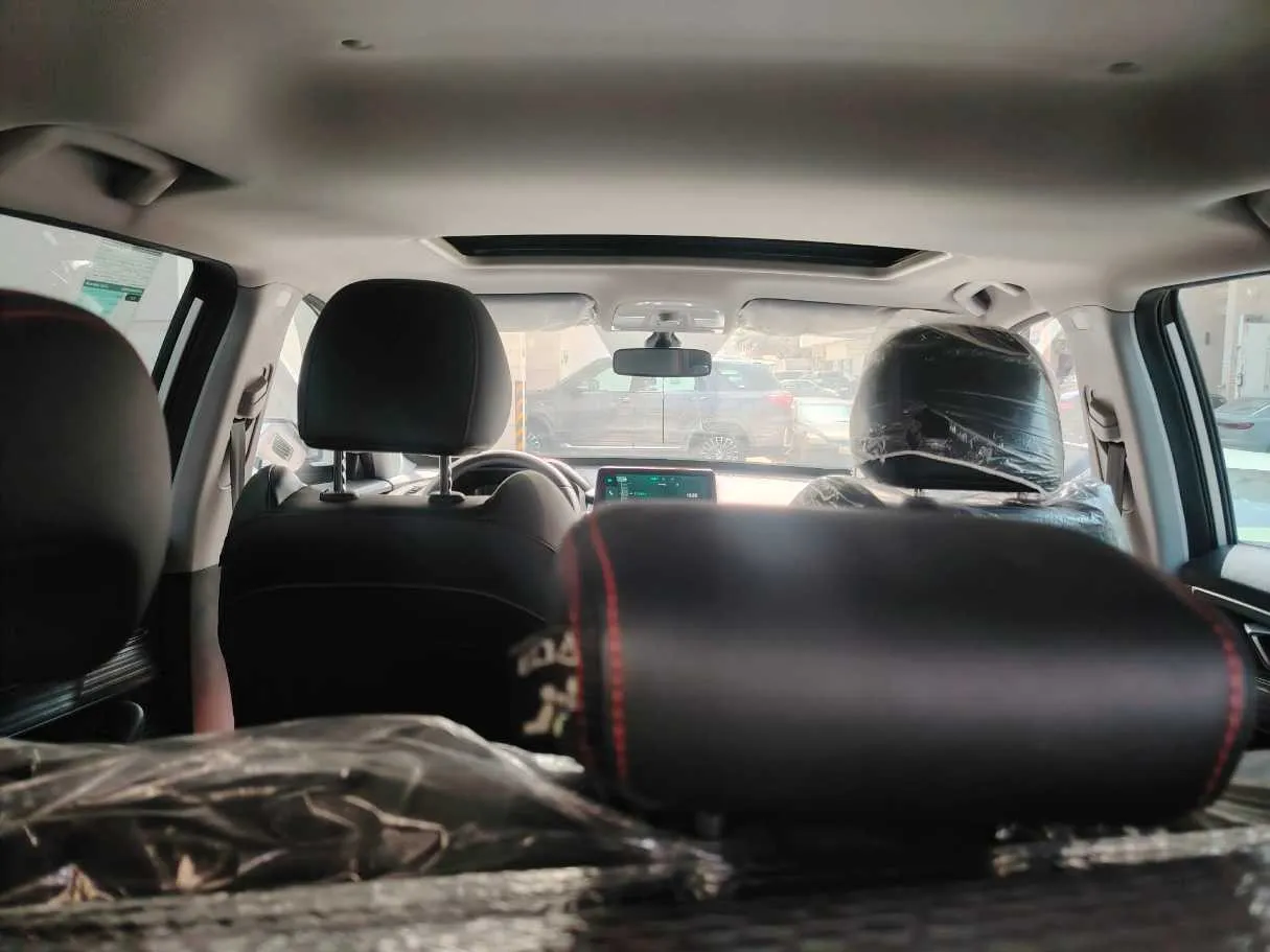 Car image 28