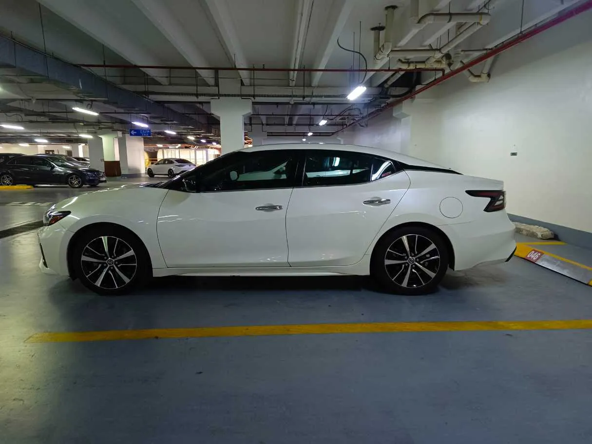 Car image 8