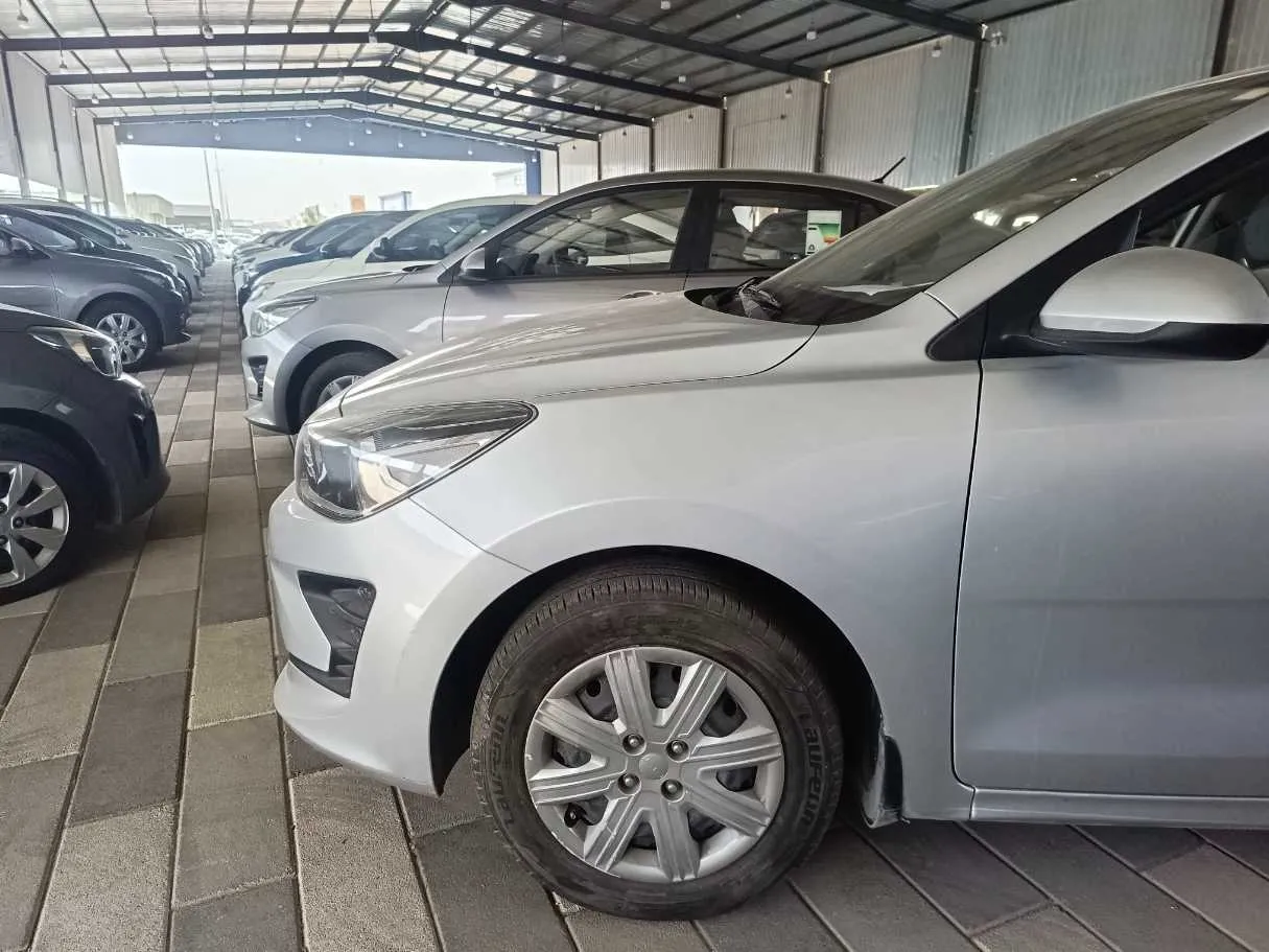 Car image 10