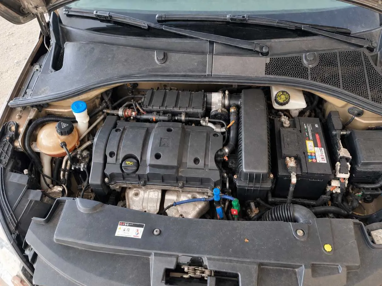 Car image 19