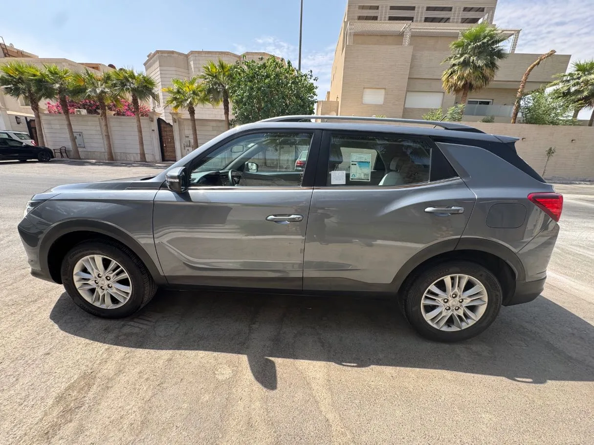 Car image 8