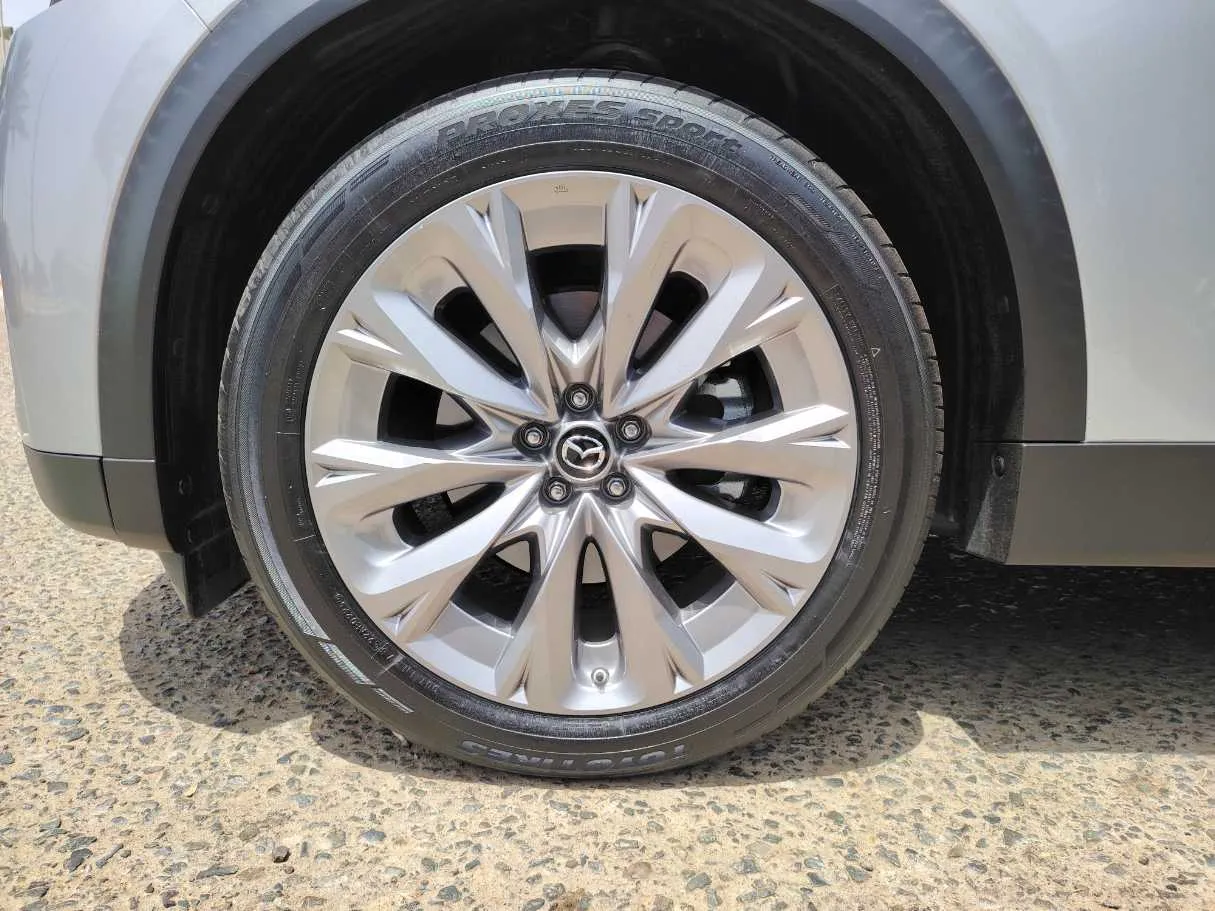 Car image 9