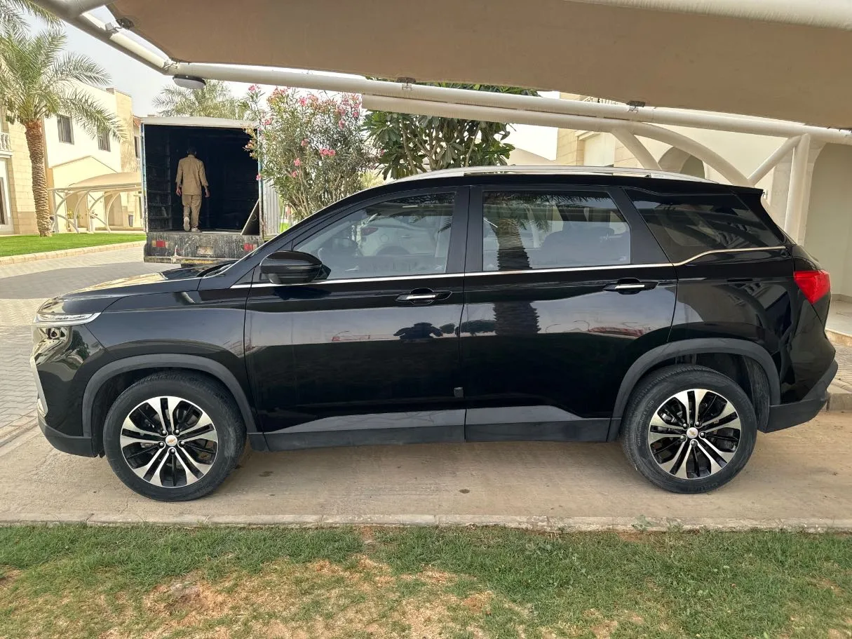Car image 8