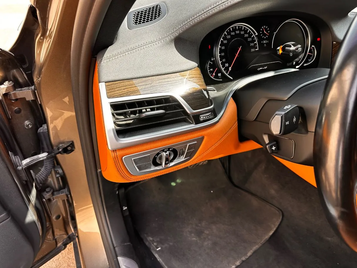 Car image 24
