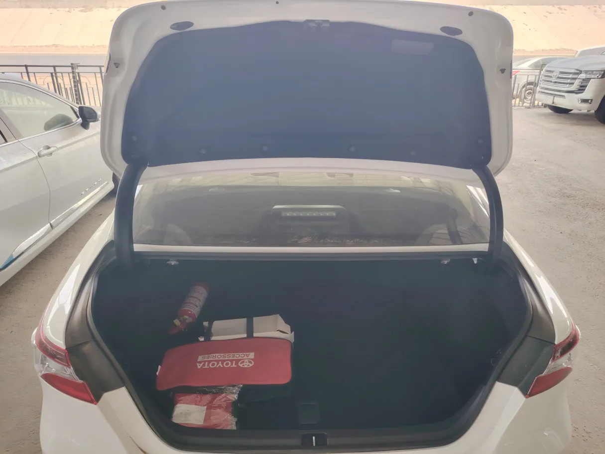 Car image 27