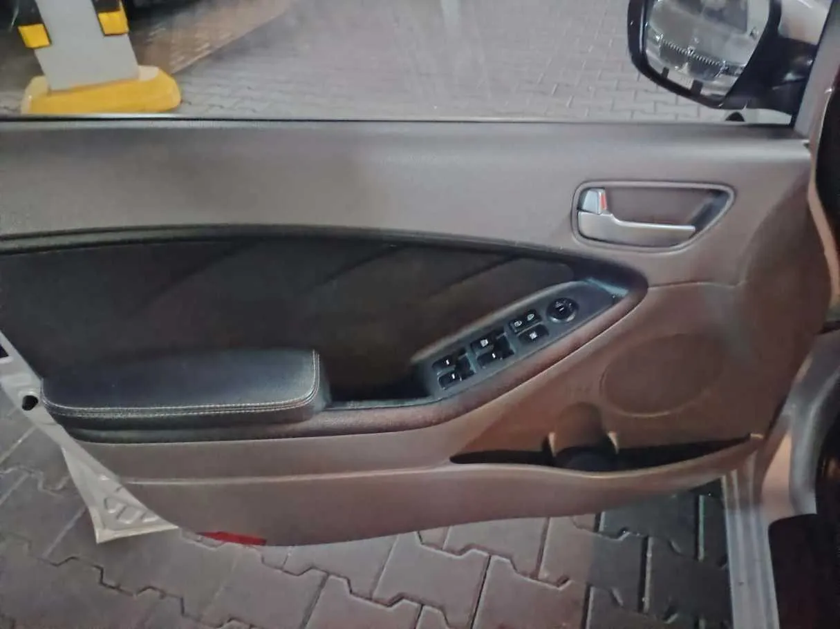 Car image 38