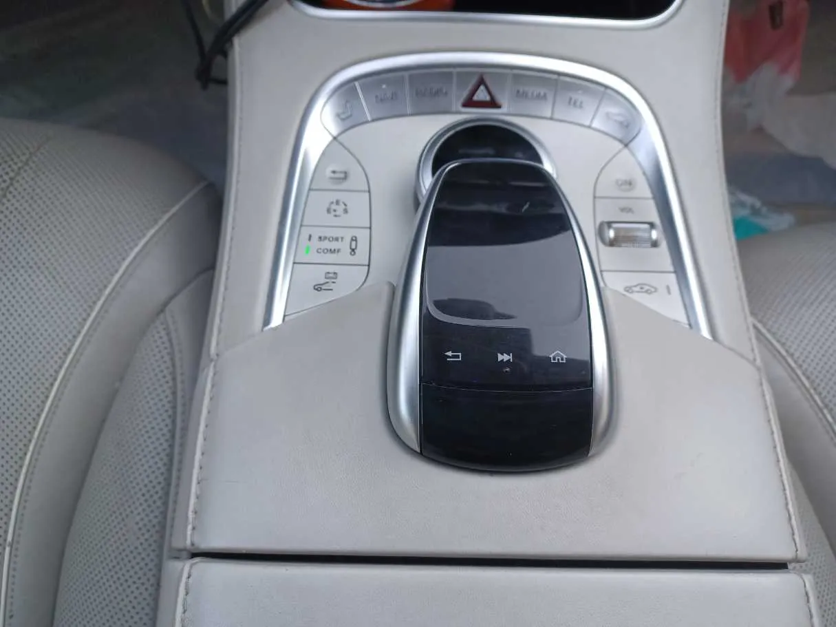 Car image 14