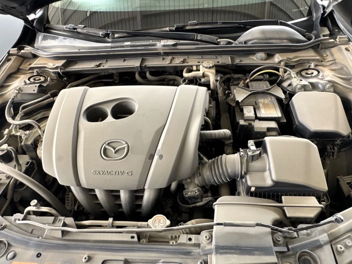 Car image 18