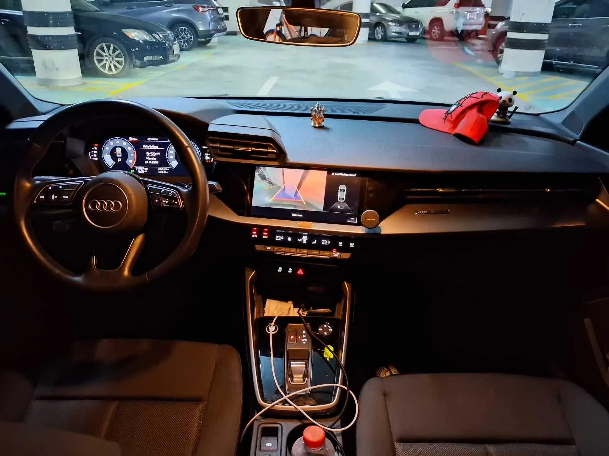 Car image 15
