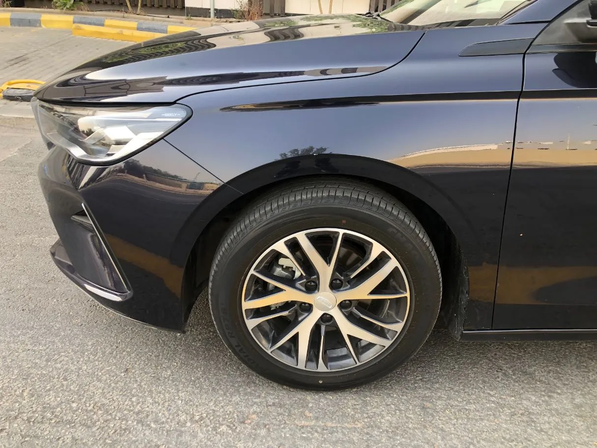 Car image 9