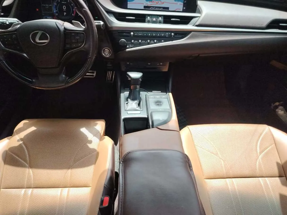 Car image 23
