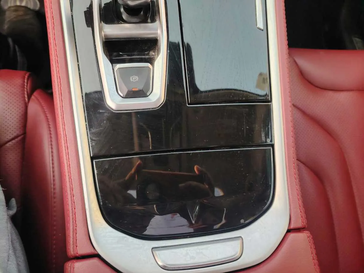 Car image 27