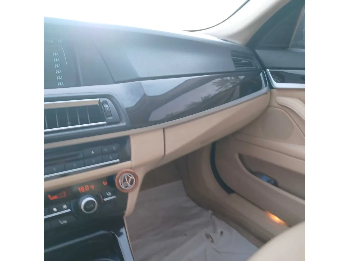 Car image 24
