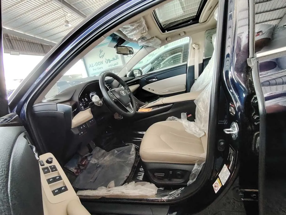 Car image 14