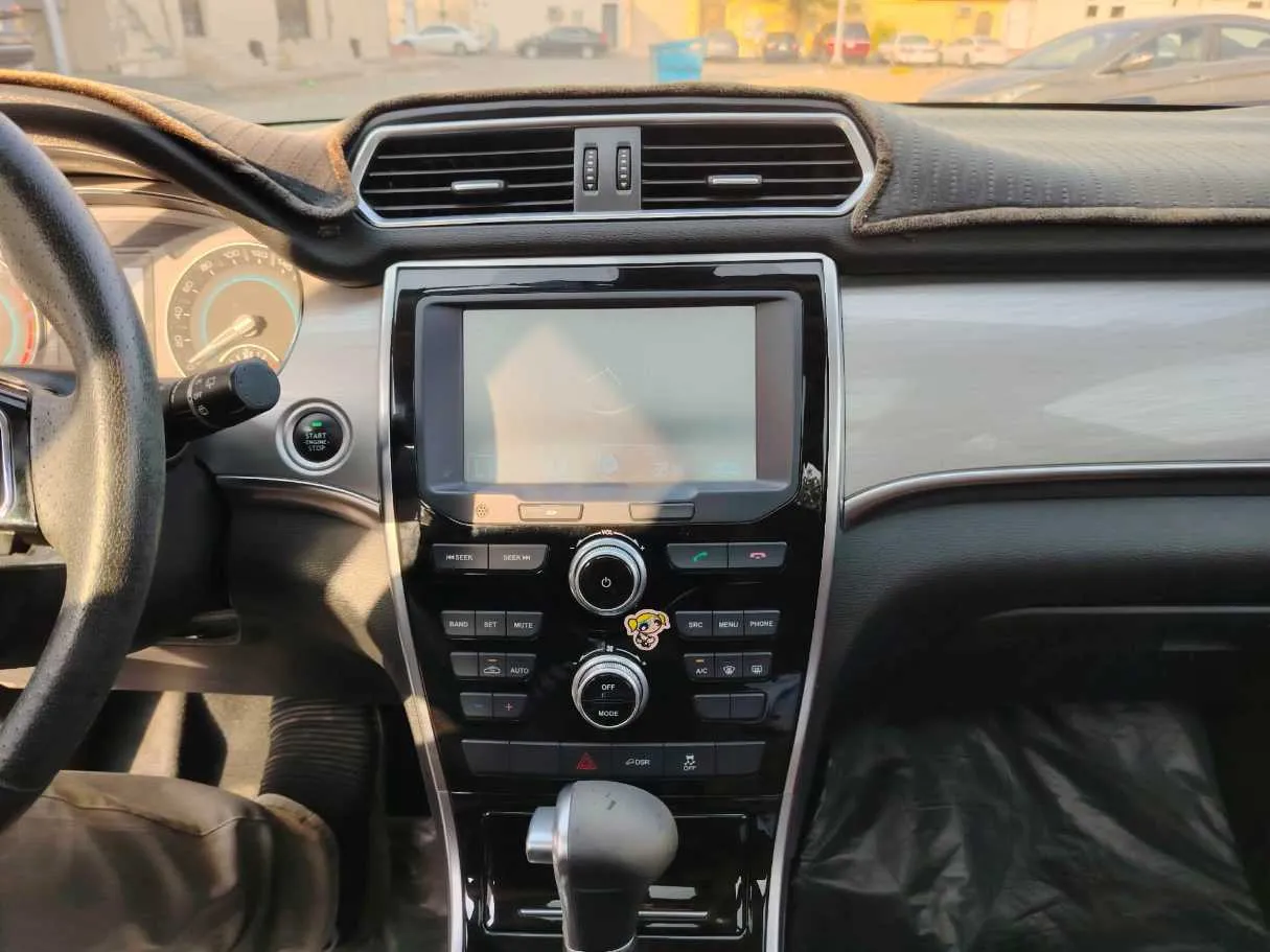 Car image 26