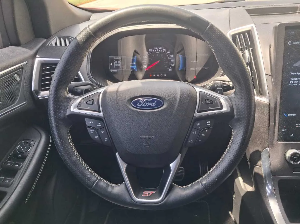 Car image 15