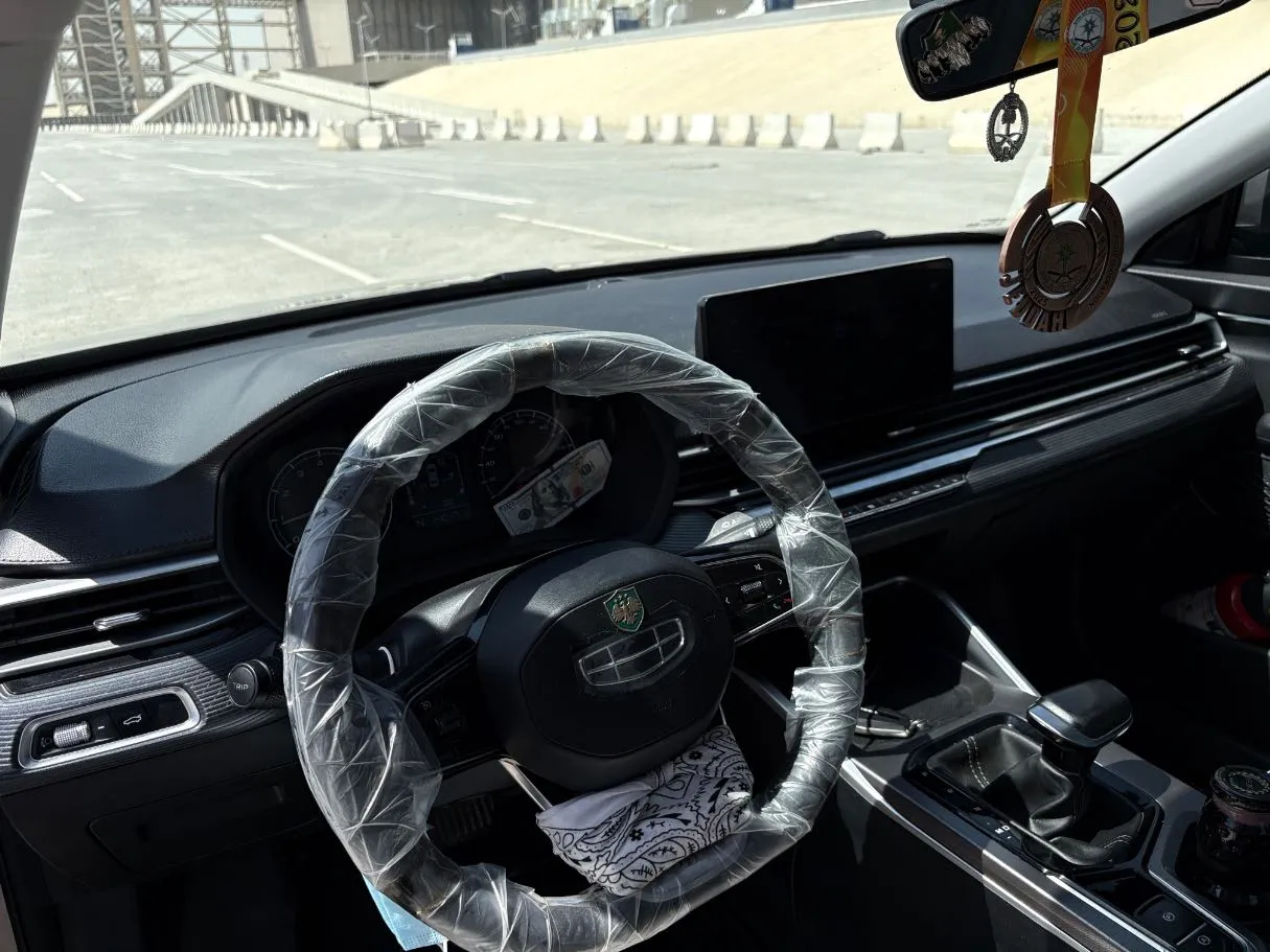 Car image 12