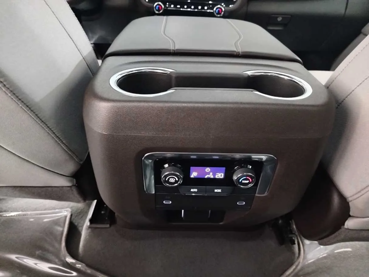 Car image 44